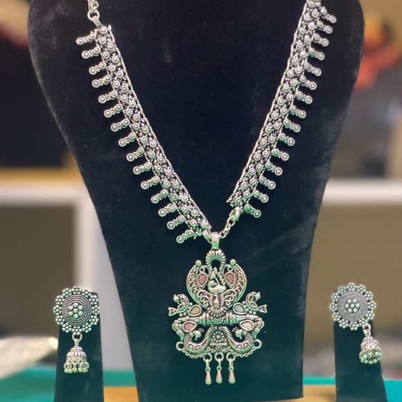 Hand crafted Necklace Set - Picture 7 of 10